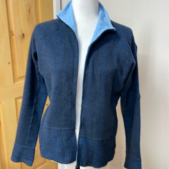 Mountain Hardwear athletic zip up with zipper pocket on left arm - Picture 1 of 14